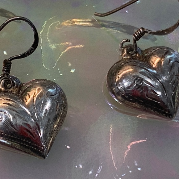Vintage Etched Sterling Puffy Sweetheart Dangle Earrings - Picture 10 of 12